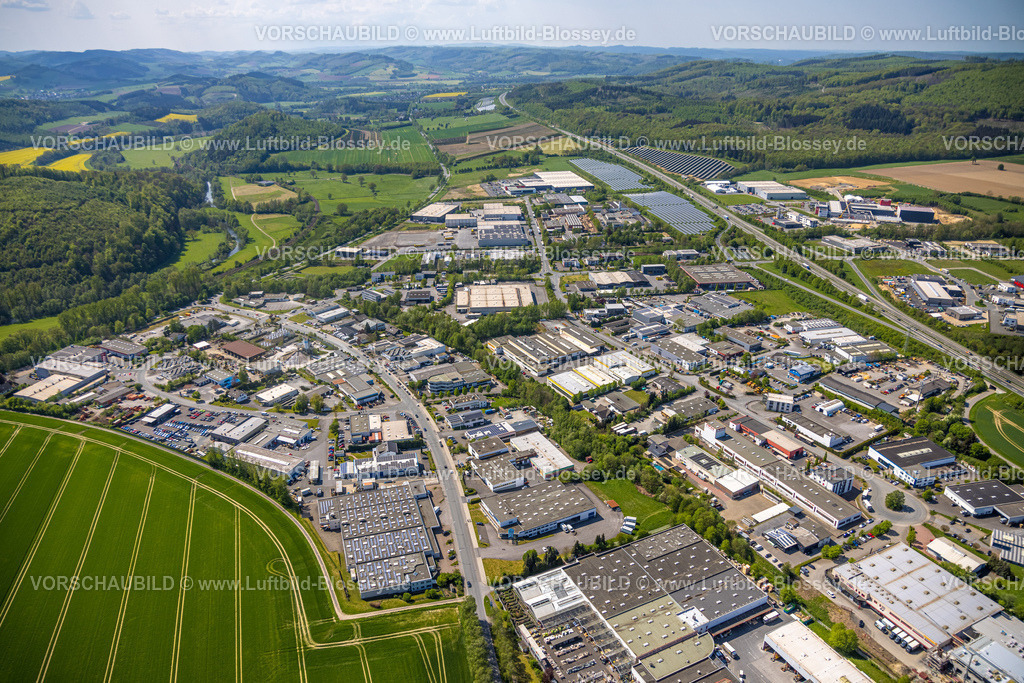 Meschede240506021 | Luftbild, Gewerbegebiet Enste mit Bürger-Solarpark
Fotovoltaik-Solarstromanlage, an der Autobahn A46, Wennemer Wald, Enste, Meschede, Sauerland, Nordrhein-Westfalen, Deutschland