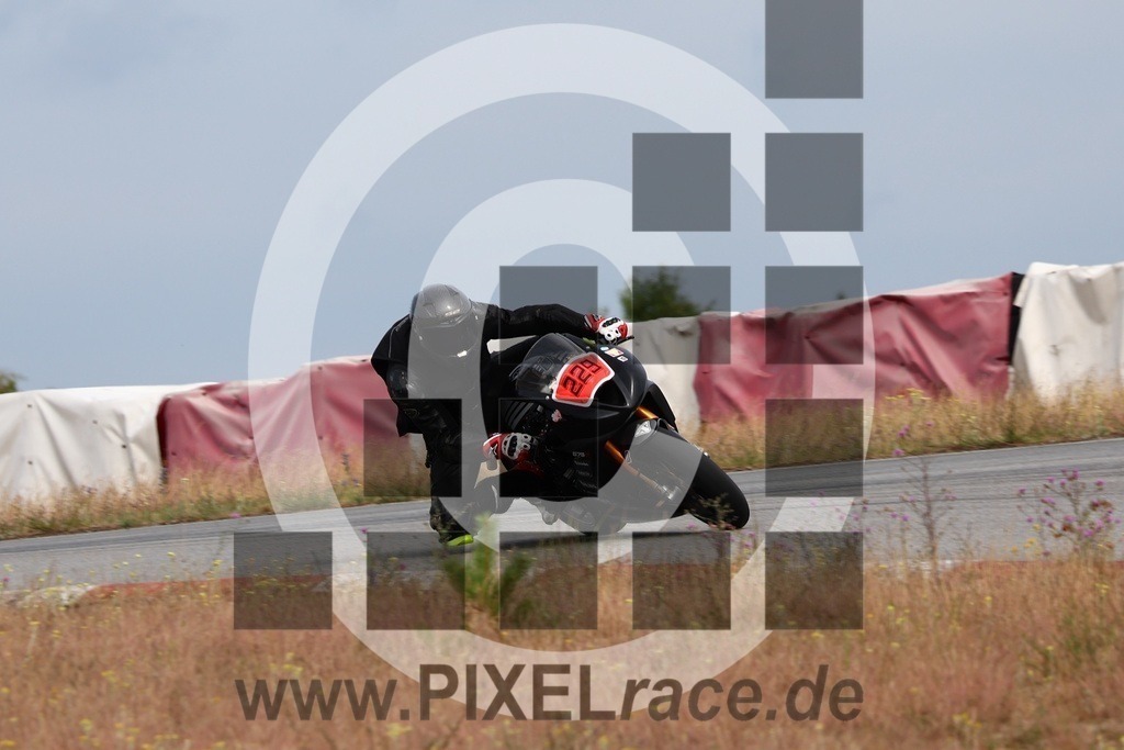 0229-20240704_00381 | Schöne Erinnerungen an spannende Momente - das festzuhalten ist unser Job. PIXELrace.de ist seit 2003 auf den Rennstrecken Europas unterwegs um die Action draußen beim Fahren und die wunderbare Stimmung imm Fahrerlager für euch einzufangen.