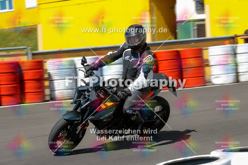Moto-TeamOBK-22011 | Hier findet Ihr Bilder von Touristenfahrten auf der Nürburgring Nordschleife oder von anderen Veranstaltungen die ich besucht habe. Viel Spass beim Durch Schauen 