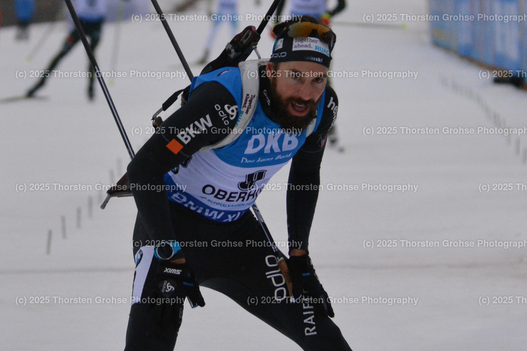 IBU WC Biathlon Oberhof 2018 | WEGER Benjamin (SUI) im Ziel (Platz 7); IBU WC Biathlon Oberhof 2018, 12,5 km Verfolgung der Männer am 06.01.2018 in der DKB Ski Arena in Oberhof, (Deutschland) - Realisiert mit Pictrs.com