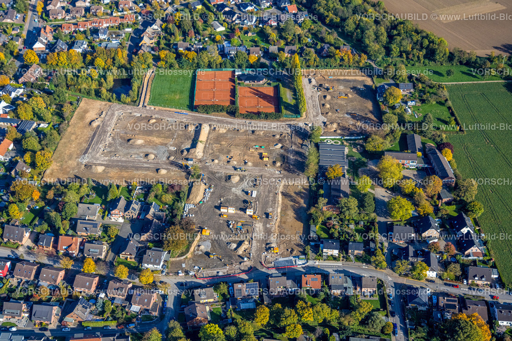 Neukirchen-Vluyn221004872 | Luftbild, Baustelle Bauprojekt Jahnplatz, Wohnhäuser an der Sittermannstraße, ehem. Sportplatz, Vluyn, Neukirchen-Vluyn, Ruhrgebiet, Niederrhein, Nordrhein-Westfalen, Deutschland