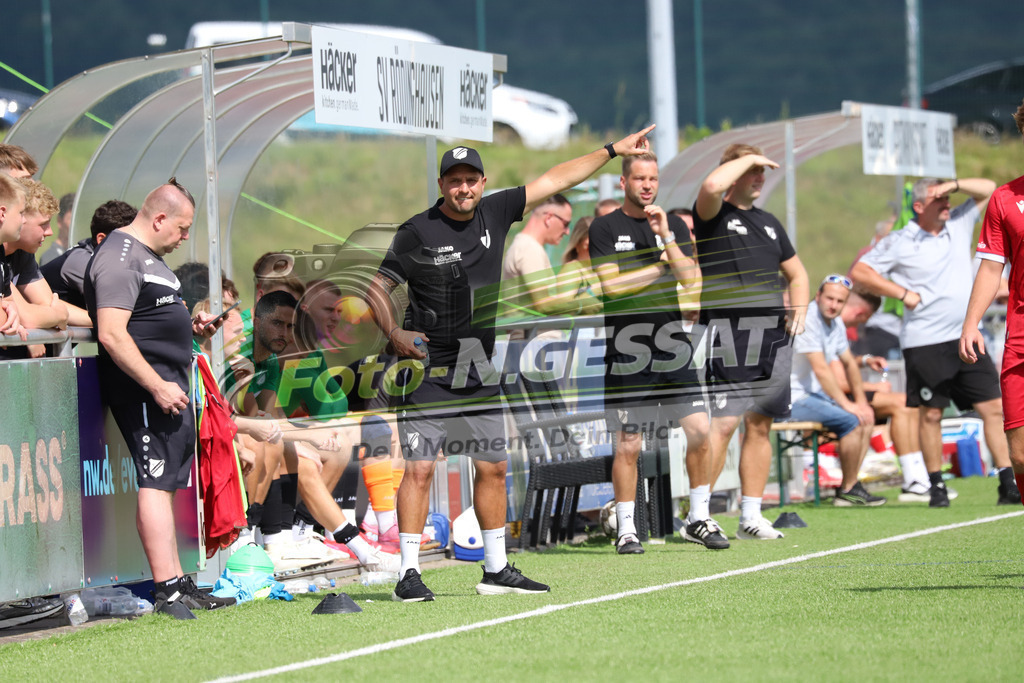 SV Rödinghausen II - FC Preußen Espelkamp | Auf dem Bild zu sehen: schwarz SV Rödinghausen II: Trainer Lennard WarwegSV Rödinghausen II, FC Preußen Espelkamp, Saison 25/26, Westfalenliga, Rödinghausen, Deutschland - Realisiert mit Pictrs.com