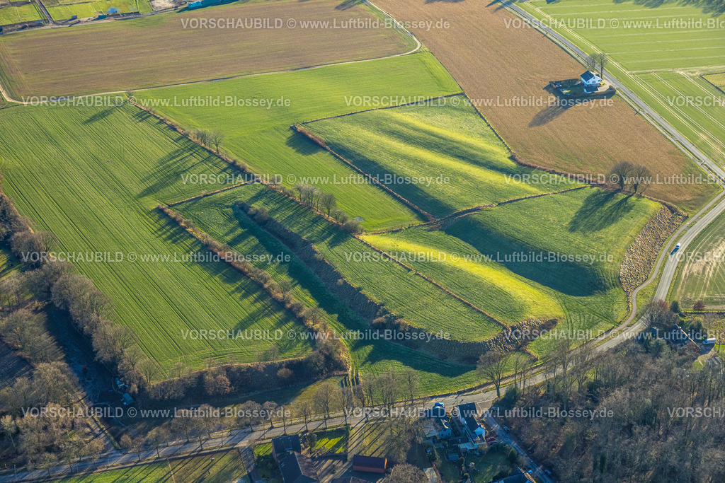 Gladbeck240107899 | Luftbild, Wiesen und Felder mit Wall und Hügel an der Scholver Straße, Zweckel, Gladbeck, Ruhrgebiet, Nordrhein-Westfalen, Deutschland