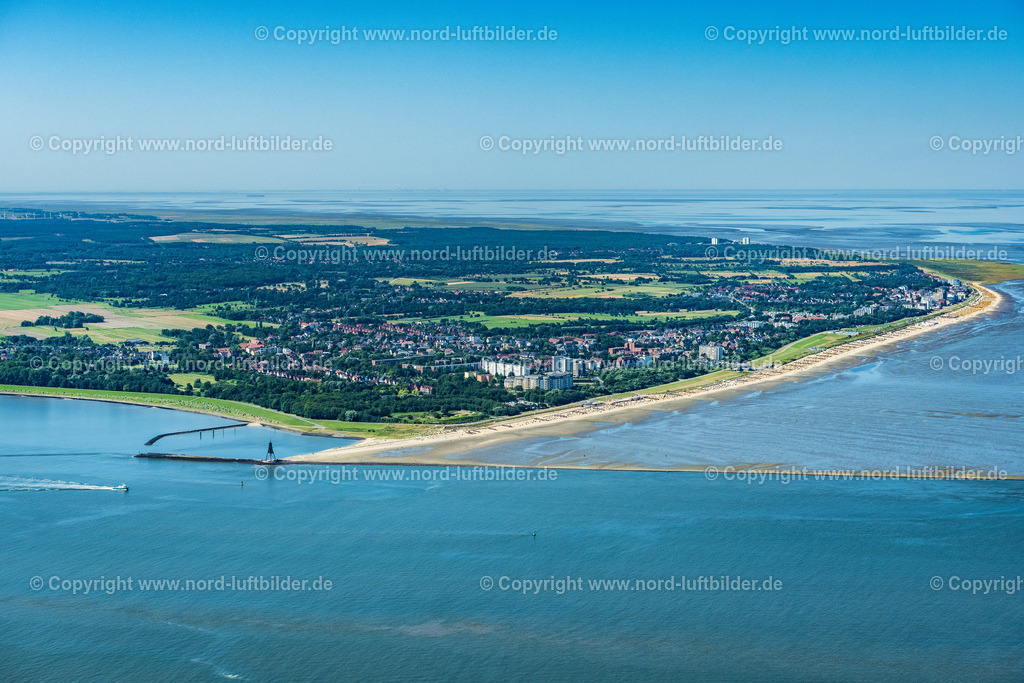 Cuxhaven_Döse_ELS_9860130822 | CUXHAVEN 13.08.2022 Landspitze an der Elbmündung im Kurviertel Döse in Cuxhaven im Bundesland Niedersachsen. An dem Seezeichen Kugelbake endet die Elbe, dahinter liegt das gleichnamige Fort, eine ehemalige Marinefestung am Seedeich. // Headland area of the mouth of the Elbe in the spa district of Doese in Cuxhaven in the state of Lower Saxony. The river ends at the Kugelbake sign located at the former marine fortress of the same name. Foto: Martin Elsen