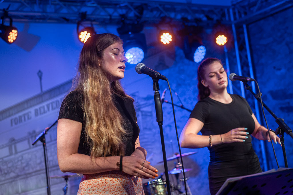 Karaoke mit Liveband | Karaoke mit Forster Family im Forte Belvedere Leisnig zum Festival Hallo Leisnig 2022. - Realisiert mit Pictrs.com