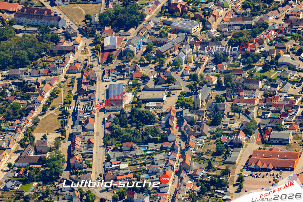 Das Luftbild der Stadt Güsten wurde 2022 vom Flugzeug heraus erstellt (keine Drohnen-Aufnahmen) Aufnahmehöhe ca.450 Meter- hohe Bildauflösung und Druck-Qualität. Garantiert!
