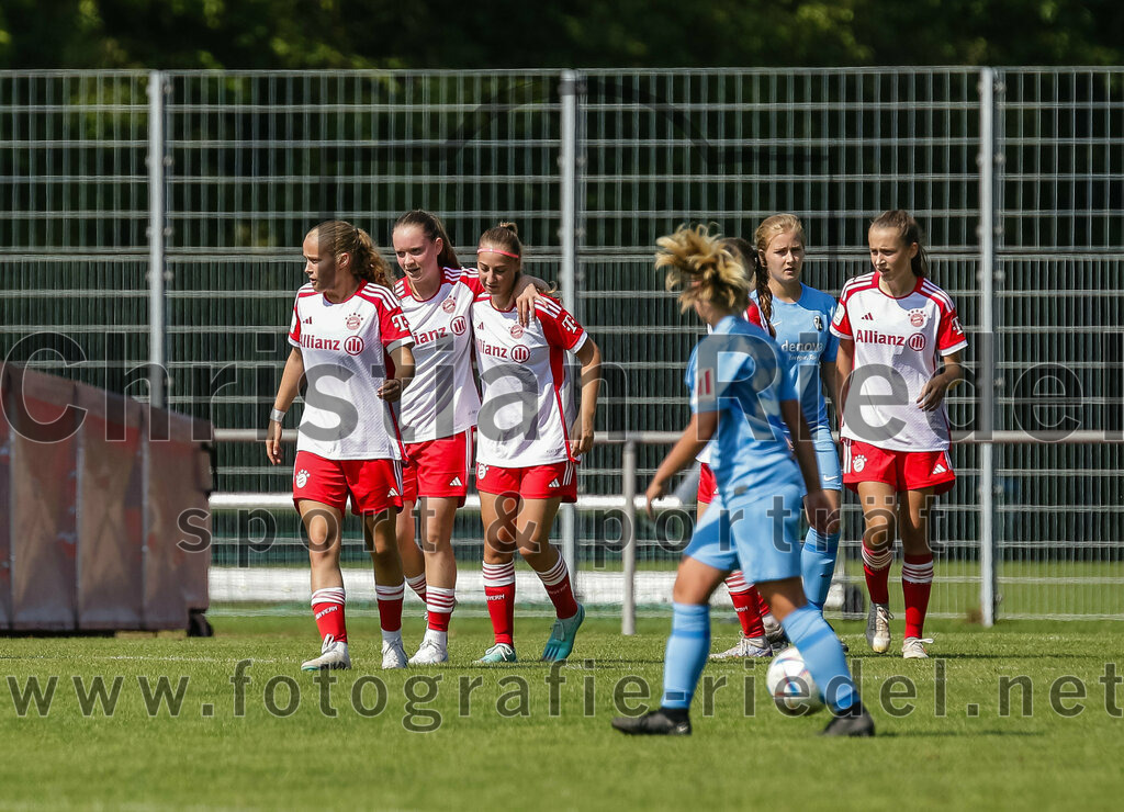2023-09-09_109_FC_Bayern_Muenchen_gegen_SC_Freiburg | Aschheim, Deutschland, 09.09.2023:
Fußball, B-Juniorinnen-Bundesliga Süd 2023 / 2024, 1. Spieltag, FC Bayern München gegen SC Freiburg, Endergebnis: 4:0

Foto: Christian Riedel / fotografie-riedel.net