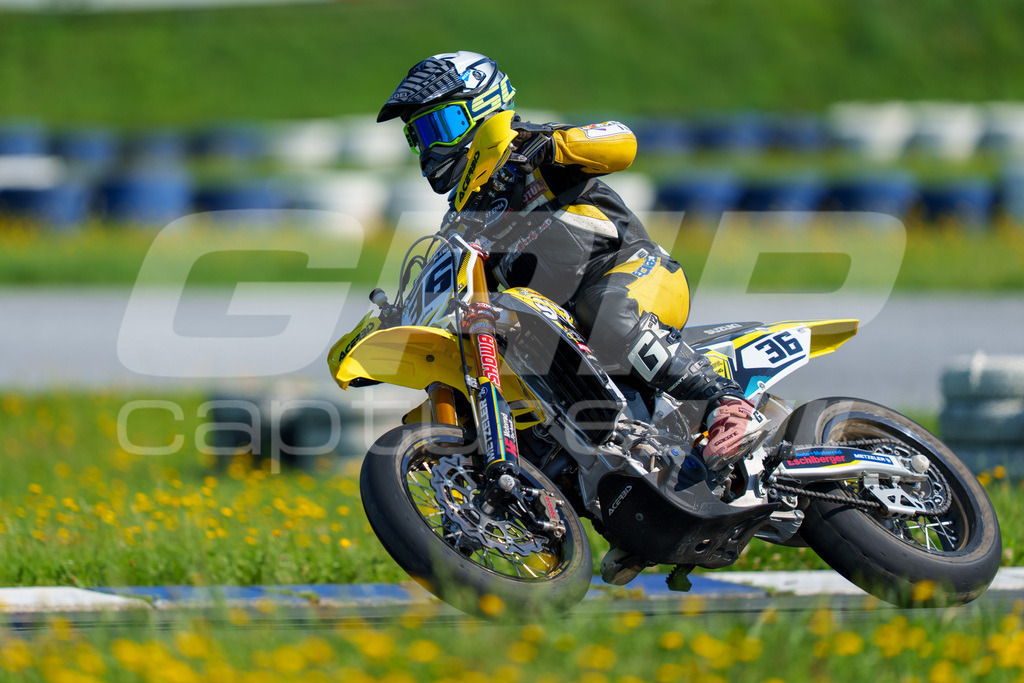 SuperMoto_Staatsmeisterschaft_Greinbach_143 | GRIPcapture steht für authentische Sportfotografie in Österreich – für Momente, die mehr sind als Geschwindigkeit oder Ergebnis. Es geht um Emotion, Spannung, Fokus und den Augenblick, der oft nur einen Wimpernschlag dauert.Ob Motorsport, Teamsport oder 