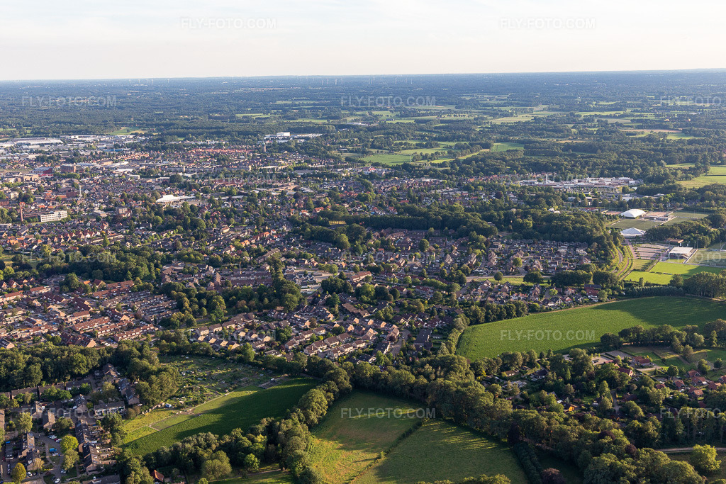 Aerial view: View of the town in Winterswijk in the state Gelderland, Netherlands. – Photo: IMG_007983.jpg taken on 07/12/2020 by Werner Riehm/FLY-FOTO.com – Resolution of the original: 5472 x 3648 px