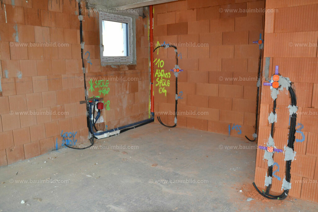 bib-lg17-elektroinstallation-0149 | Nach LV-Leistungsgruppen sortierte Detailfotos über den Bau eines Hauses. Alle Hausbau-Bilder direkt vom Urheber und Autor der Website Haus-Selber-Bauen.com