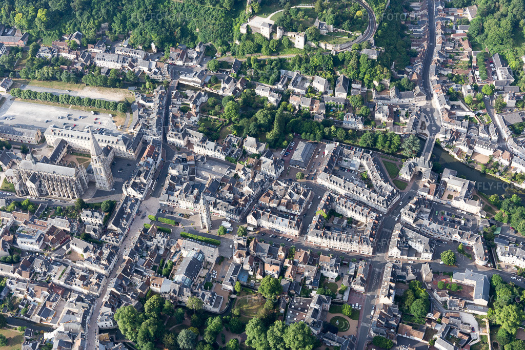 Luftbild: Ortsansicht in Vendôme im Bundesland Loir-et-Cher in Frankreich. Foto: IMG_101103.jpg vom 24.06.2017 durch Werner Riehm/FLY-FOTO.de