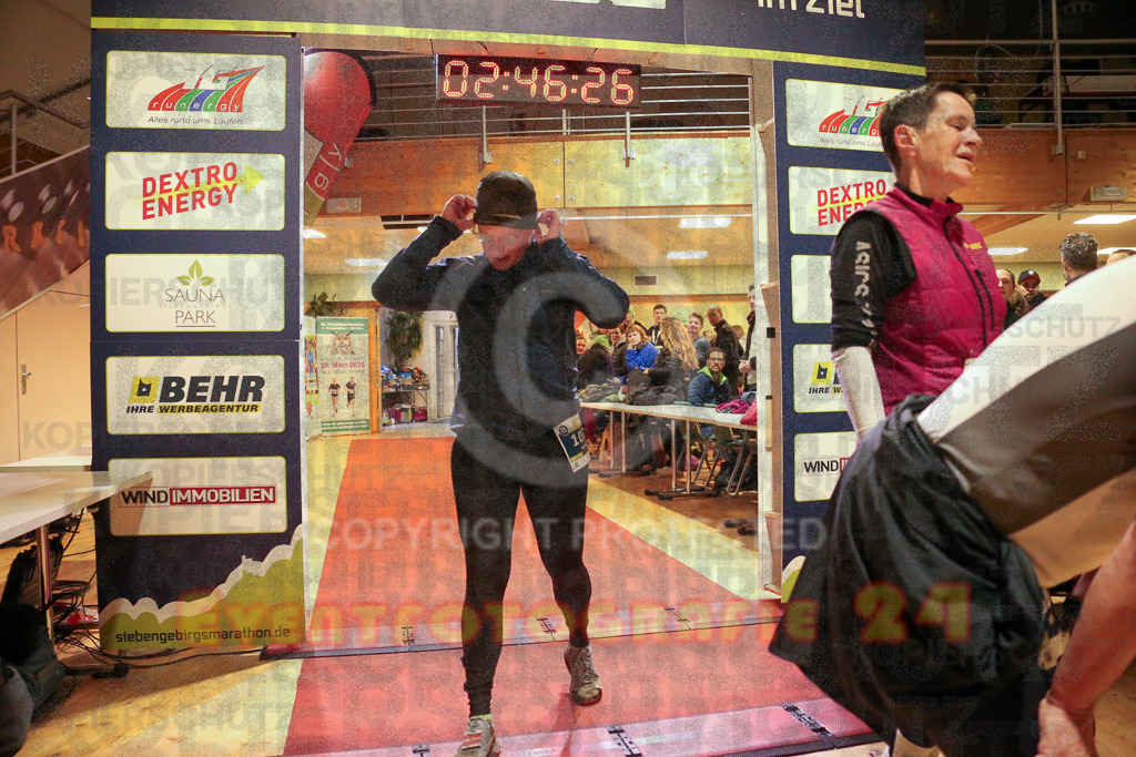 241208_1149_EX1_6642 | Sportfotografie im Rhein-Sieg Kreis, Köln, Bonn, NRW, Rheinland Pfalz, Hessen, etc. Unser Tätigkeitsfeld umfasst den Laufsport vom Volkslauf über den Marathon, Duathlon, Triathon bis zum Ultralauf wie Kölnpfad Ultra oder Schindertrail.