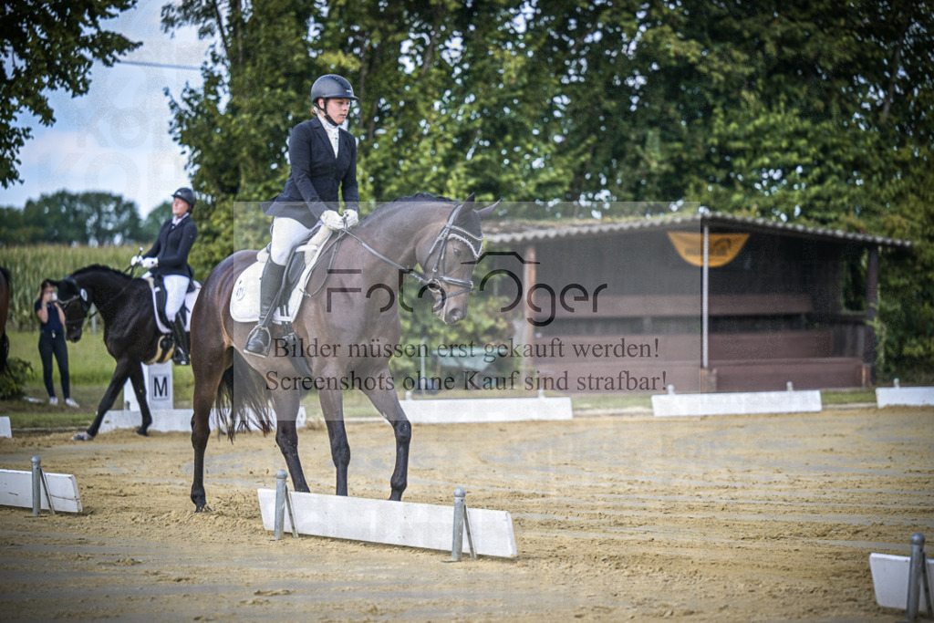 DOS_4649 | Entdecke hochwertige Reitturnierfotos von Foto Oger. Professionell, emotional und authentisch – jetzt Lieblingsmomente im Shop bestellen.Deutschlandweite Turnierfotografie. - Realisiert mit Pictrs.com