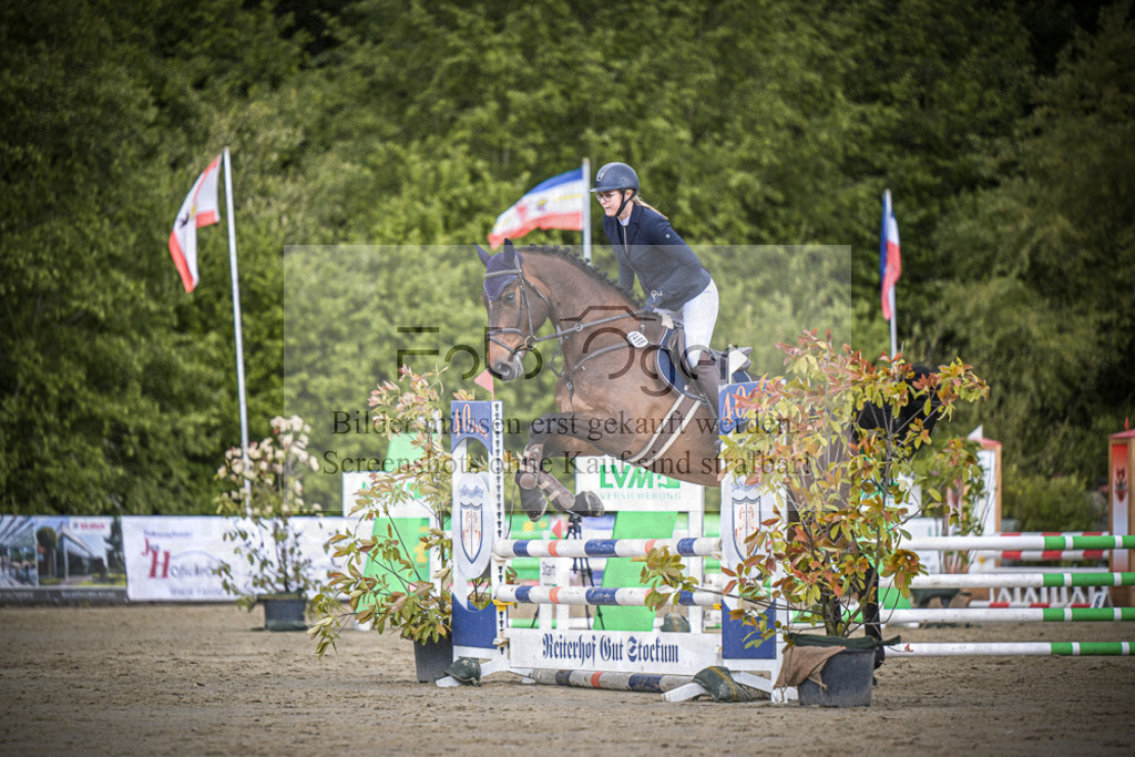 DOS_7197 | Entdecke hochwertige Reitturnierfotos von Foto Oger. Professionell, emotional und authentisch – jetzt Lieblingsmomente im Shop bestellen.Deutschlandweite Turnierfotografie. - Realisiert mit Pictrs.com