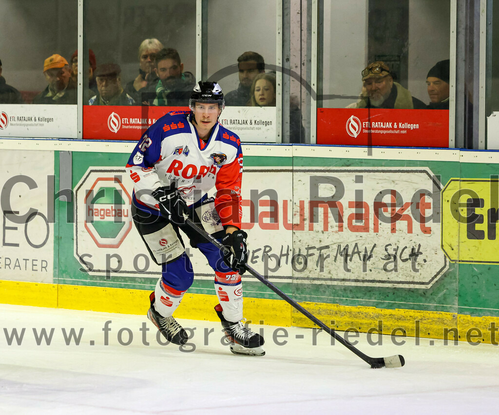 2023-11-03_118_TSV_Erding_gegen_ESC_Dorfen | Erding, Deutschland, 03.11.2023:
Eishockey, Bayernliga Vorrunde 2023 / 2024, 6. Spieltag, TSV Erding gegen ESC Dorfen, Endergebnis: 11:3

Erik Walter (ESC Dorfen, #72)

Foto: Christian Riedel / fotografie-riedel.net