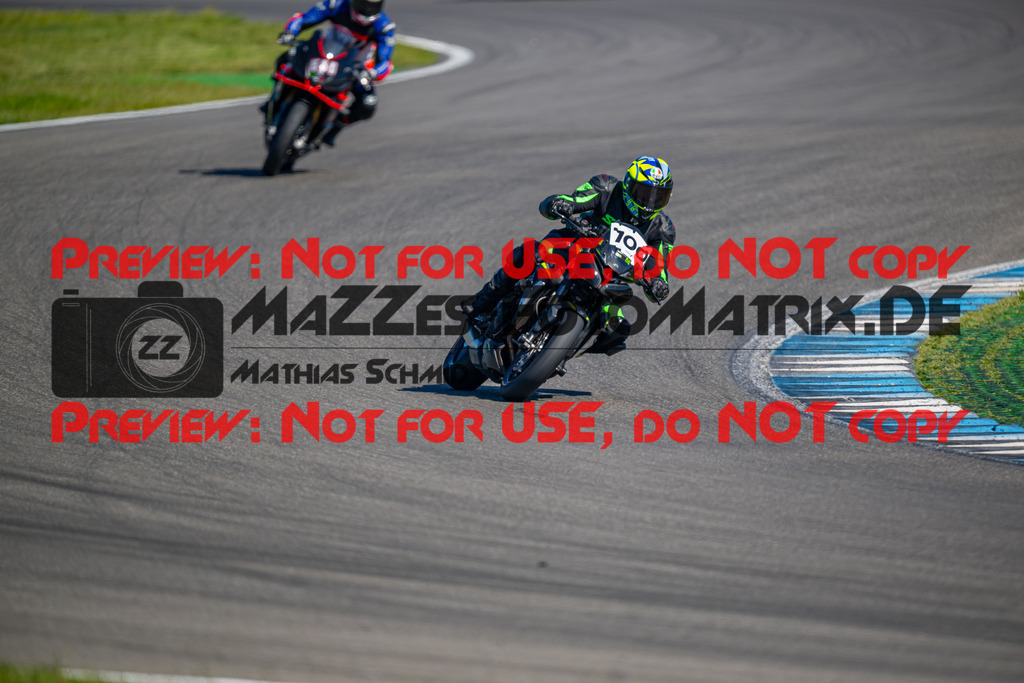 MaZZes-Fotomatrix-20260523-113798 | GRUEN