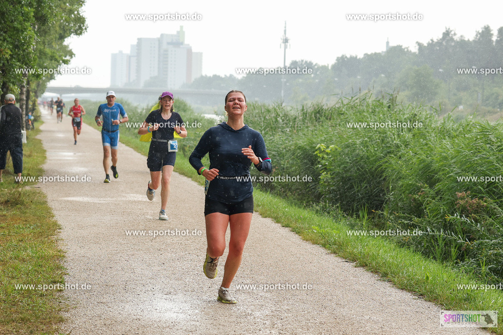 LUR_1351 | 34. M-net Erlanger Triathlon 2025 #erlangertriathlon  #mnettriathlon2025 #mnettriathlon #team #olympischedistanz #mitteldistanz #triathlon #maindonaukanal  #erlangertriathlon2025 #yourpictrs #tv1848 #tv1848erlangen  #triathlonbayern #sportinerlangen #demsportverbunden #sportshot_your_pictrs Copyright: www.sportshot.de