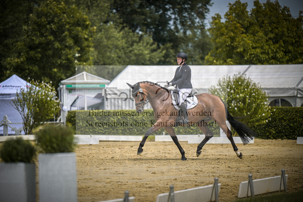 DOS_3847 | Entdecke hochwertige Reitturnierfotos von Foto Oger. Professionell, emotional und authentisch – jetzt Lieblingsmomente im Shop bestellen.Deutschlandweite Turnierfotografie. - Realisiert mit Pictrs.com