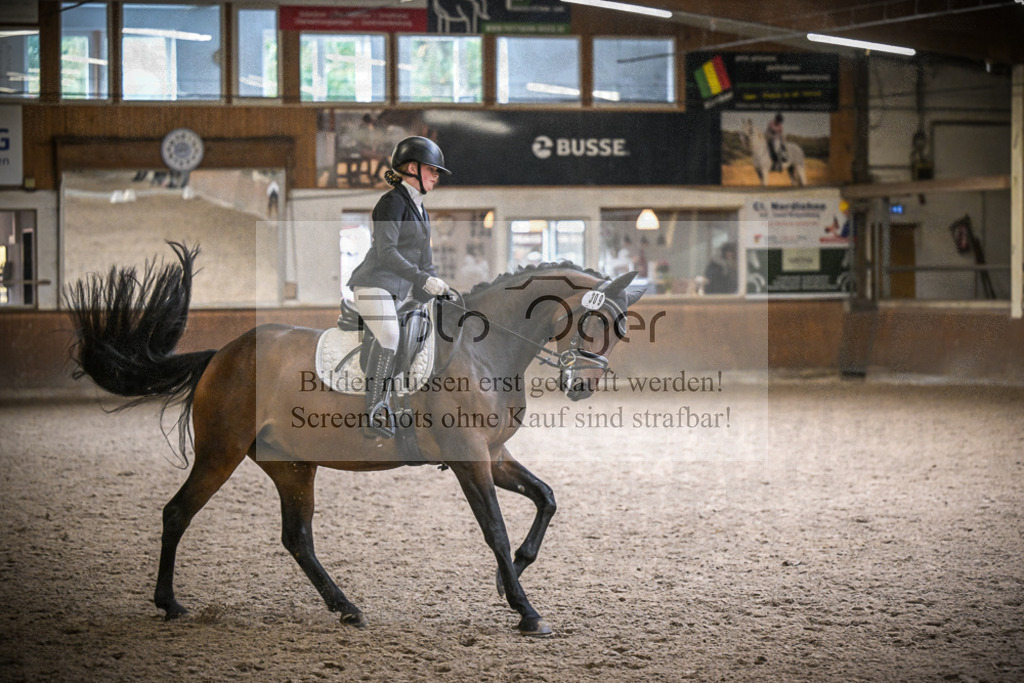 DOS_1195 | Entdecke hochwertige Reitturnierfotos von Foto Oger. Professionell, emotional und authentisch – jetzt Lieblingsmomente im Shop bestellen.Deutschlandweite Turnierfotografie. - Realisiert mit Pictrs.com