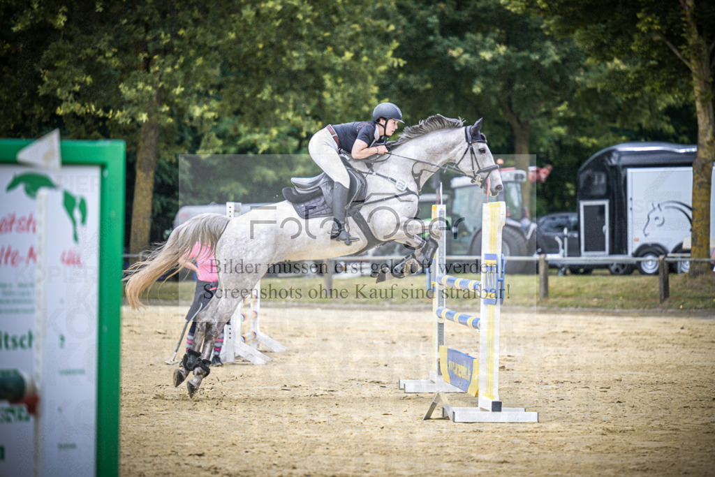 DOS_1051 | Entdecke hochwertige Reitturnierfotos von Foto Oger. Professionell, emotional und authentisch – jetzt Lieblingsmomente im Shop bestellen.Deutschlandweite Turnierfotografie. - Realisiert mit Pictrs.com