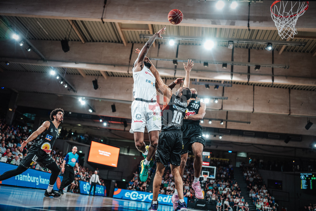 Basketball | Männer | Saison 2023/2024 | easyCredit Basketball Bundesliga | 31. Spieltag | Veolia Towers Hamburg vs. HAKRO Merlins Crailsheim | 30.04.2024 | Aljami Durham (#42, Veolia Towers Hamburg)