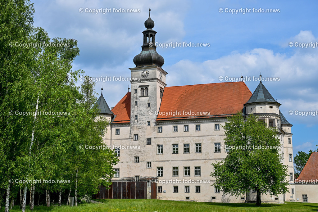 Hartheim_ Lern- und Gedenkschloss_ 07.05.2025-29 | 07.05.2025, Hartheim, AUT, Lern- und Gedenkort, Schloss Hartheim, im Bild Schloss Hartheim, Toetungsanstalt der Nazionalsozialisten waehrend des 2. Weltkrieg, NS-Zeit, Holocaust, Euthanasie, Psychiatrie, Gedenkstaette, KZ-Haeftlinge, Menschen mit Behinderung, Verbrechen, Weg der Vielfalt, gegen Vergessen