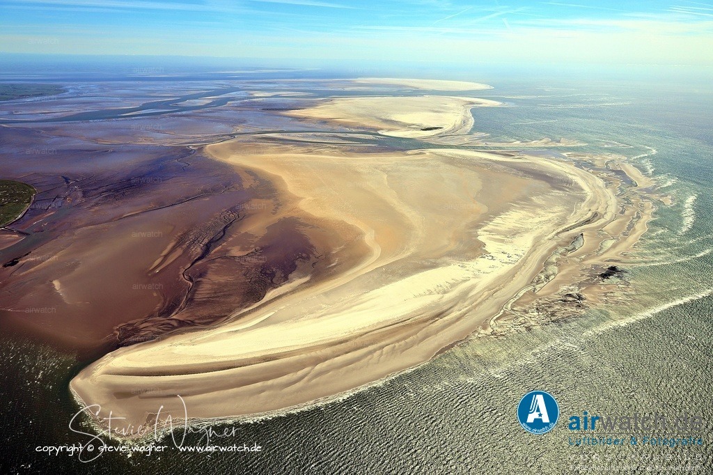 Halligen-Inseln-Weltnaturerbe-Wattenmeer-Mai-23-airwatch-wagner-240A3011 | Entdecken Sie atemberaubende Luftbilder und Fotografien auf airwatch.de - Tauchen Sie ein in eine Welt voller faszinierender Aufnahmen aus der Vogelperspektive.