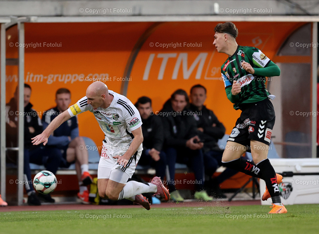 A_LUI_18102025_0011 | SPORT FUSSBALL ADMIRAL BUNDESLIGA RZ PELLETS WAC-SV OBERBANK RIED 18.10.25 IM BILD: NICOLAS WIMMER  (WAC) UND PETER KIEDL (RIED)   FOTO:FOTOLUI/MW