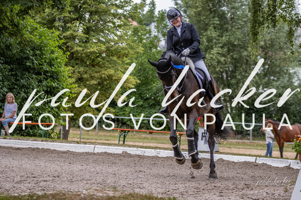 IMG_6680 | Erleben Sie dynamische Sport- und emotionale Tierfotografie in Süddeutschland mit Fotos von Paula. Spezialisiert auf Pferde- und Hundefotografie sowie Sportevents. Kontaktieren Sie mich für einzigartige und ausdrucksstarke Bilder Ihrer besonderen Momente. - Realisiert mit Pictrs.com