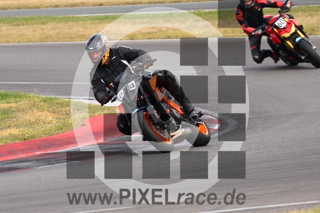 0088-20240909_04053 | Schöne Erinnerungen an spannende Momente - das festzuhalten ist unser Job. PIXELrace.de ist seit 2003 auf den Rennstrecken Europas unterwegs um die Action draußen beim Fahren und die wunderbare Stimmung imm Fahrerlager für euch einzufangen.