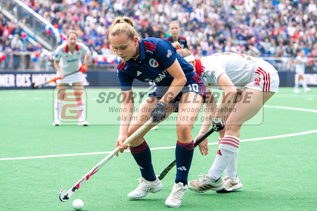 Final4_20240518-1159-0063 | Bonn, Deutschland, 18.05.2024: Julia Hemmerle (Mannheimer HC) in Aktion waehrend des Spiels der Deutsche Feldhockey-Meisterschaften 2024 zwischen Final 4 Damen Rot Weiss Köln - Mannheimer HC im Bonner THV am 18.05.2024 in Bonn, Deutschland. (Foto von Stephan Fehrmann)

Bonn, Germany, 18.05.2024: Julia Hemmerle (Mannheimer HC) in action during the game of Deutsche Feldhockey-Meisterschaften 2024 between Final 4 Damen Rot Weiss Köln - Mannheimer HC in Bonner THV at 18.05.2024 in Bonn, Deutschland. (Foto from Stephan Fehrmann)