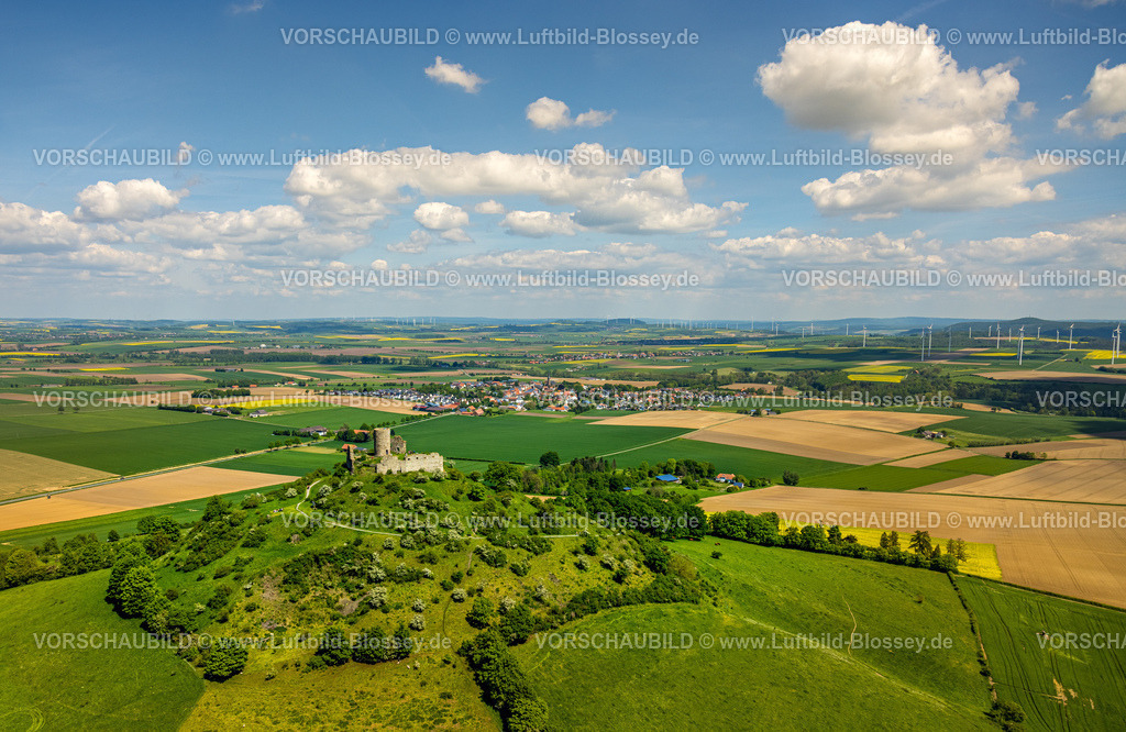 Warburg240504968BurgDesenberg | Luftbild, Burg Desenberg auf einem Vulkankegel, historische Sehenswürdigkeit, Ruine einer Höhenburg in der Warburger Börde, Fernsicht und Windräder, Daseburg, Warburg, Ostwestfalen, Nordrhein-Westfalen, Deutschland