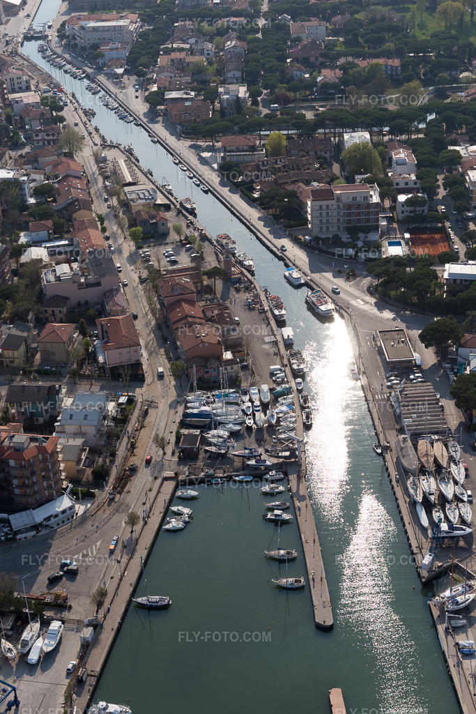 Aerial view: View of the town in Milano Marittima in the state Emilia Romagna, Italy.Photo: IMG_098370.jpg taken on 04/05/2017 by Werner Riehm/FLY-FOTO.comResolution of the original: 3648 x 5472 px