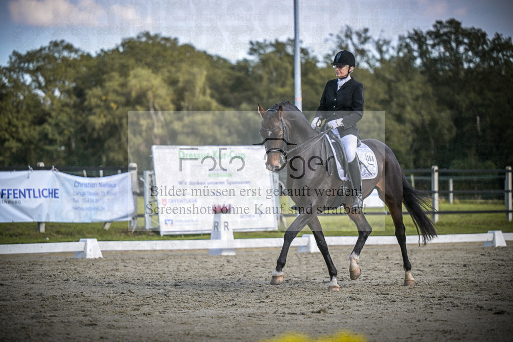 DOS_3908 | Entdecke hochwertige Reitturnierfotos von Foto Oger. Professionell, emotional und authentisch – jetzt Lieblingsmomente im Shop bestellen.Deutschlandweite Turnierfotografie. - Realisiert mit Pictrs.com