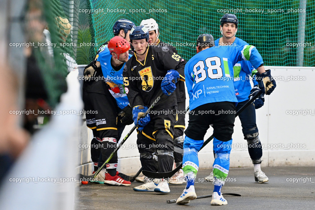 VAS Ballhockey Villach vs. ASKÖ Villach Ballhockey | #88 Ahammer Benjamin, #65 Ortner Stefan, #69 Feldbaumer Manuel, #34 Prodinger Dominik, VAS Ballhockey Villach vs. ASKÖ Villach Ballhockey, VAS Ballhockey Villach vs. ASKÖ Villach Ballhockey am 28.05.2025 in Villach (Alpen Arena ), Austria, (Photo by Bernd Stefan)