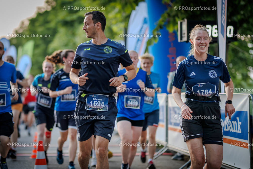 Sparda-Bank Nachtlauf Bonn; Bonn, 18.06.2025 | Impressionen vom Sparda-Bank Nachtlauf Bonn am 18.06.2025 in Bonn (Nordrhein-Westfalen). 