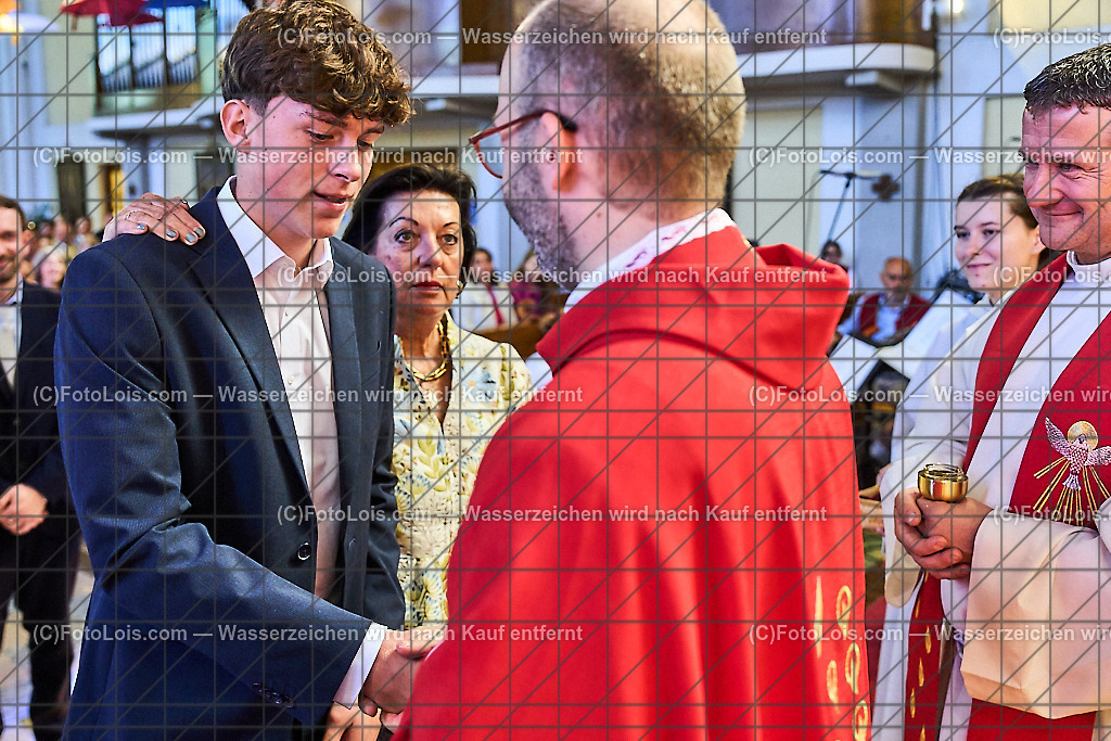 ALP1155_PfarrFirmung Wieselburg_Firmvorgang | (C)FotoLois.com, Alois Spandl, Firmung in der Pfarrkirche Wieselburg mit Generalvikar Dr. Christoph Weiss, Dechant Pfarrer Daniel Kostrzycki und Monignore Franz Dammerer, Sa 15. Juni 2024.