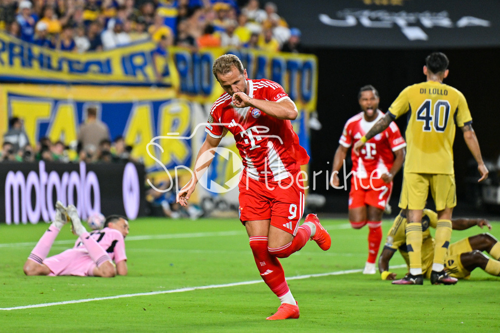 FC Bayern München - Boca Juniors | Jubel der Bayern nach dem Treffer zum 1-0 durch Harry KANE (FC Bayern Muenchen 9) / Tor / Torschuetze / Freude / Happy / FIFA Club World Cup: FC Bayern Muenchen - Boca Juniors, Hard Rock Stadium am 20.06.2025 / NOT FOR SALE IN USA