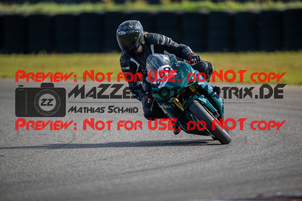 MaZZes-Fotomatrix-20260918-703567 | GELB