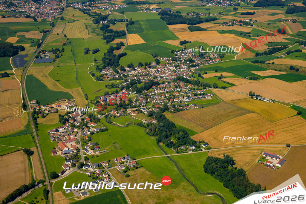 Das Luftbild zeigt : Harthausen Friedberg - Die Luftaufnahme wurde 2024 vom UL-Flugzeug aus erstellt ( keine Drohne ) - Hochauflösende Luftaufnahme - Für grossformatige Ausdrucke geeignet. Die Geschenkidee !Mit Lizenz und Bildrechte bestellbar
