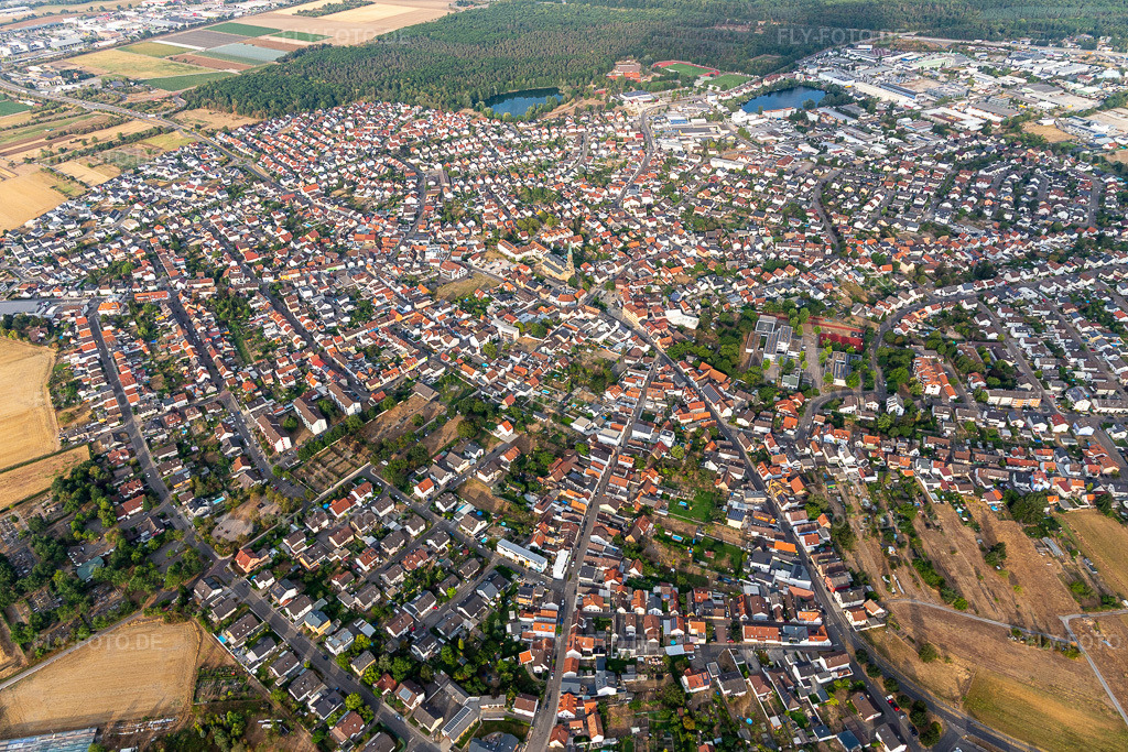 Luftbild: Ortsansicht aus Osten in Forst im Bundesland Baden-Württemberg in Deutschland. Foto: IMG_134132.jpg vom 26.08.2022 durch Werner Riehm/FLY-FOTO.deGemeinde Forst