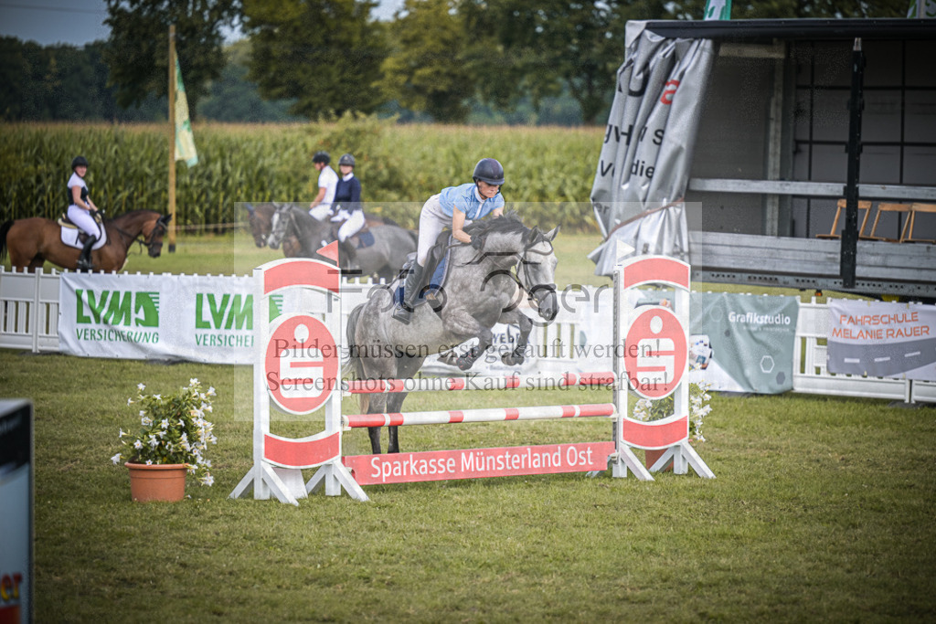 DOS_5577 | Entdecke hochwertige Reitturnierfotos von Foto Oger. Professionell, emotional und authentisch – jetzt Lieblingsmomente im Shop bestellen.Deutschlandweite Turnierfotografie. - Realisiert mit Pictrs.com