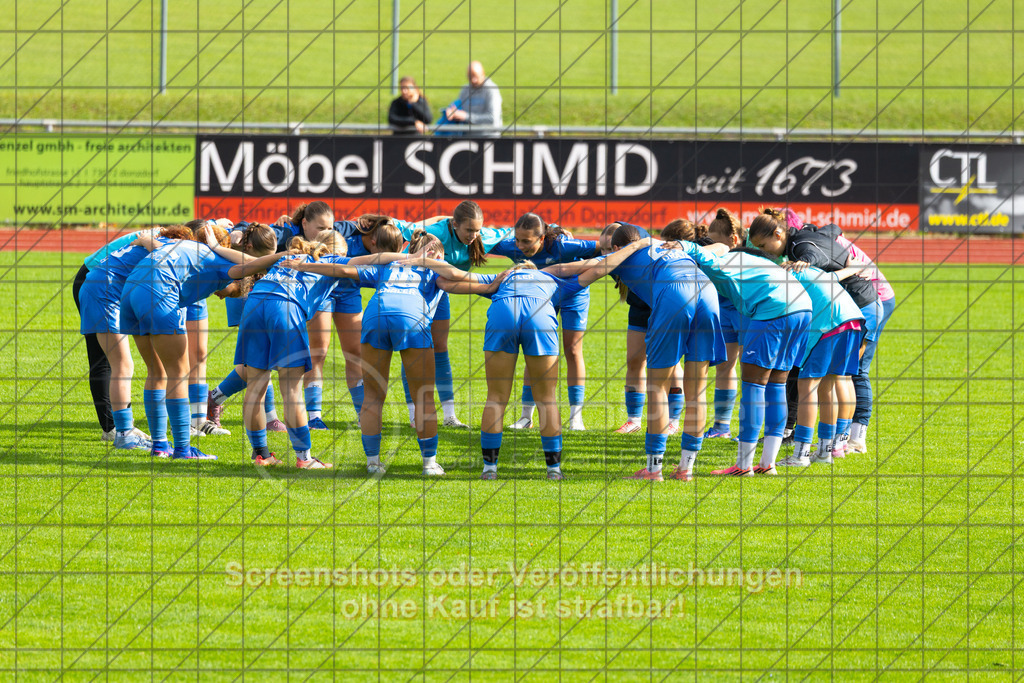 20261010_140320_0807_(c)_by_PhotoPeet | #,1.FC Donzdorf (schwarz) vs. SC Sand (blau), Fußball, EnBW-Oberliga B -Juniorinnen, 05. Spieltag, Saison 2026/2027, Rasenplatz Lautertal Stadion, Süßener Straße 16, 73072 Donzdorf, 10.10.2026 - 14:00 Uhr,Foto: PhotoPeet / Sport- &amp; Eventfotografie / Peter Harich