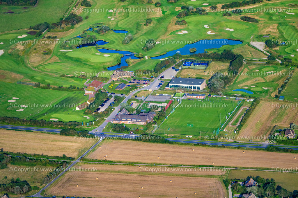 Sylt_Wenningstedt_Sportpark_Golf_ELS_7055130825 | WENNINGSTEDT-BRADERUP (SYLT) 13.08.2025 Sportplatz- Fussballplatz " Sportpark " an der Straße Wenningstedter Weg in Wenningstedt-Braderup (Sylt) auf der Insel Sylt im Bundesland Schleswig-Holstein, Deutschland. // Sports grounds and football pitch " Sportpark " on street Wenningstedter Weg in Wenningstedt-Braderup (Sylt) on the island of Sylt in the state Schleswig-Holstein, Germany. Foto: Martin Elsen