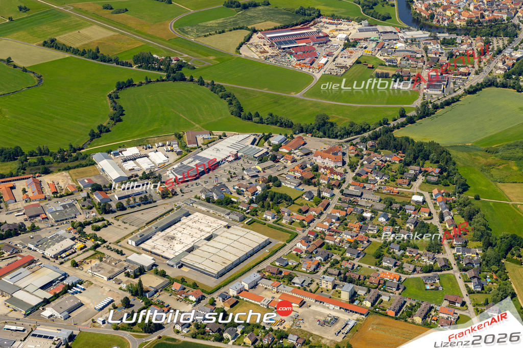Die Luftaufnahme Gewerbegebiet - Cham wurde 2022 vom Flugzeug aus (keine Drohne) erstellt. Hohe Auflösung -für große Poster und Wandbilder geeignet - Garantiert!