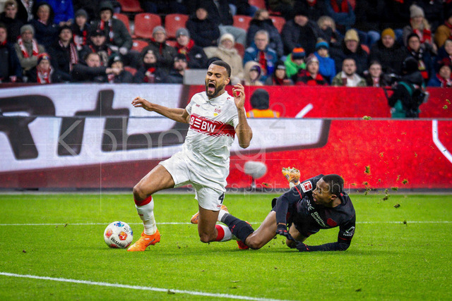 German Bundesliga, Bayer 04 Leverkusen vs. VfB Stuttgart, 10.01.2026 | LEVERKUSEN, GERMANY - JANUARY 10:  Jeanuel Belocian (Bayer 04 Leverkusen, 44) fouls Josha Vagnoman (VfB Stuttgart,4), a penalty was the result during the German Bundesliga match on gameday 16 between Bayer 04 Leverkusen vs. VfB Stuttgart at BayArena on January 10, 2026 in Leverkusen, Germany. DFL REGULATIONS PROHIBIT ANY USE OF PHOTOGRAPHS AS IMAGE SEQUENCES AND/OR QUASI-VIDEO.