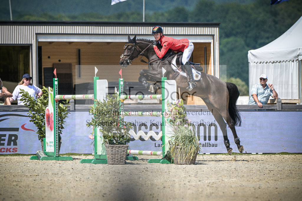 DOS_5704 | Entdecke hochwertige Reitturnierfotos von Foto Oger. Professionell, emotional und authentisch – jetzt Lieblingsmomente im Shop bestellen.Deutschlandweite Turnierfotografie. - Realisiert mit Pictrs.com