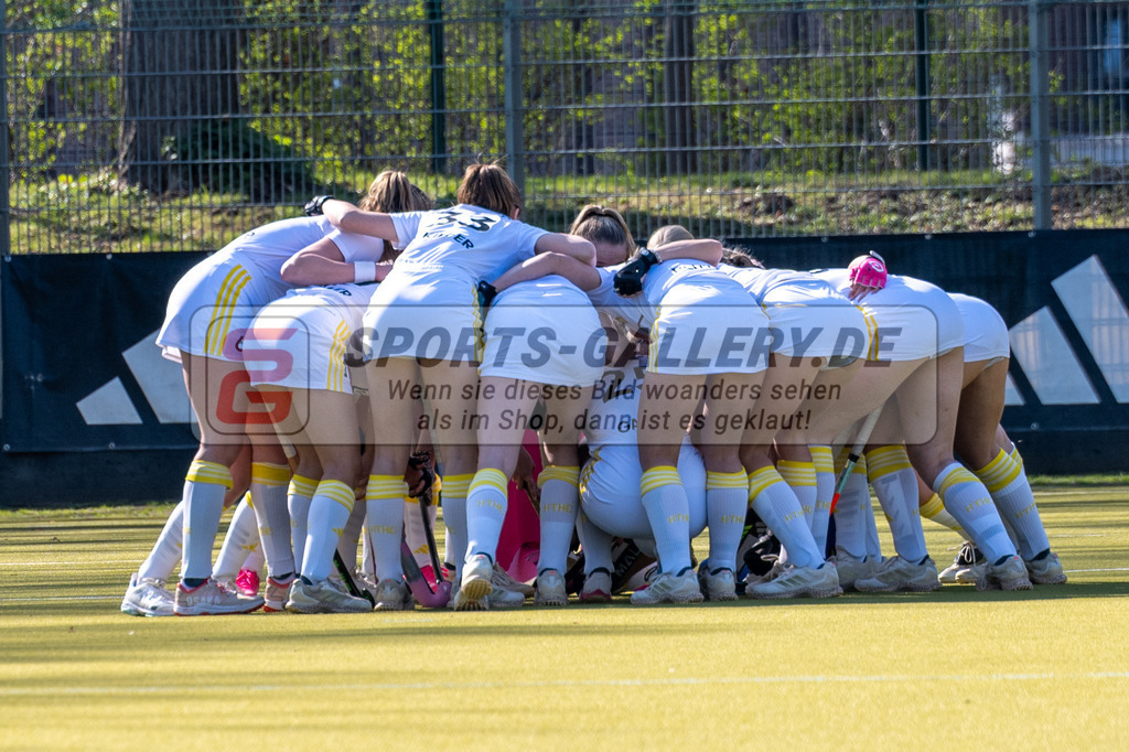 SFE_20260322_0017 | Köln, Deutschland, 22.03.26: Feldhockey 1. Bundesliga Damen zwischen Rot-Weiss Köln - Harvestehuder HTC im REWE Sportpark am 22.03.2026 in Köln, Deutschland. (Foto von Stephan Fehrmann)Köln, Germany, 22.03.26: Feldhockey 1. Bundesliga Damen between Rot-Weiss Köln - Harvestehuder HTC in REWE Sportpark at 22.03.2026 in Köln, Deutschland. (Foto from Stephan Fehrmann)