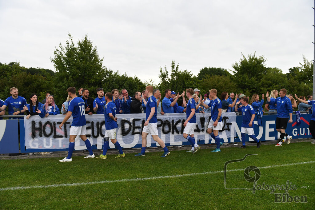 1. FC Nordenham-SV GOTANO | Kreispokal Finale Jade-Weser-Hunte 1. Mannschaften; 1.FC Nordenham (weiß)-SV GOTANO (blau) am 15.06.2025 in Rastede (Sportanlage Köttersweg), Photo: Philip Eiben 2025 - Realisiert mit Pictrs.com