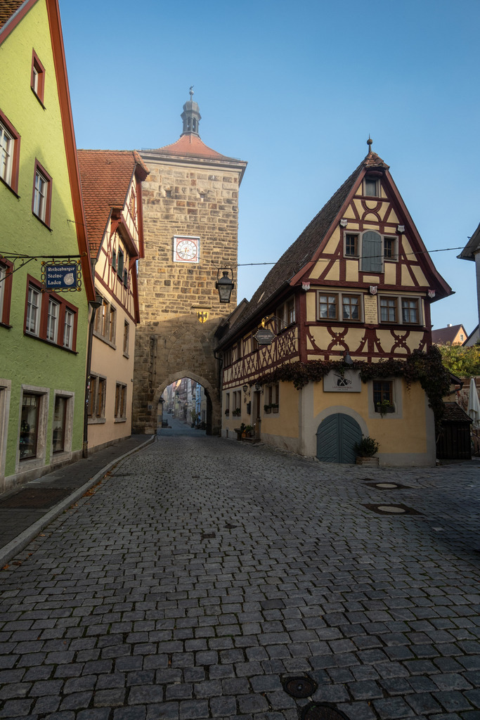 DSCF1167 | Rothenburg ob der Tauber. Nur hier gibt es Exklusive und passend zur Jahreszeit Ihr Wandbild, T-Shirt, Tasse und alles was das Rothenburg Herz begehrt. - Realisiert mit Pictrs.com